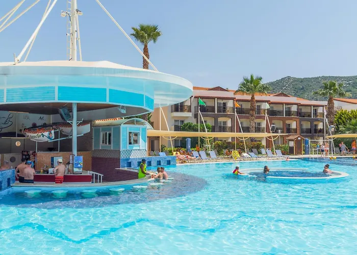 Aqua Fantasy Aquapark & فندق كوشاداسيه
