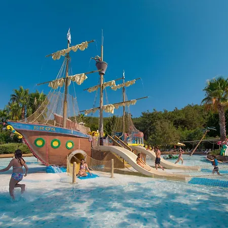 Hotel Aqua Fantasy Aquapark & 5*