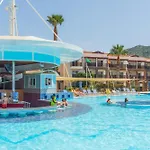 Aqua Fantasy Aquapark & فندق كوشاداسيه