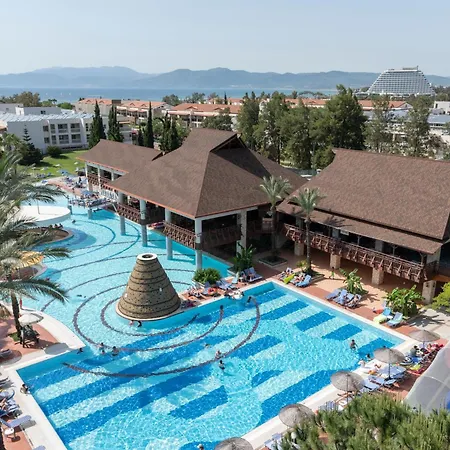 Aqua Fantasy Aquapark & فندق كوشاداسيه